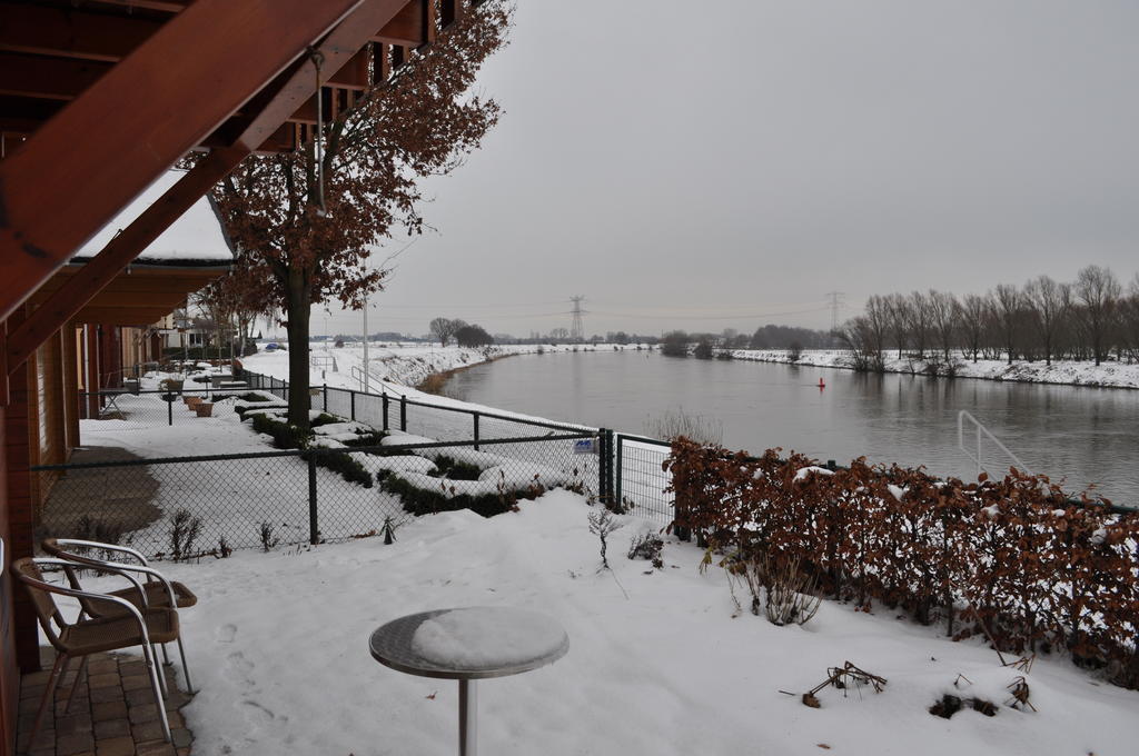 Thuiskomen, Genieten Aan Het Water Maaseik Pokoj fotografie